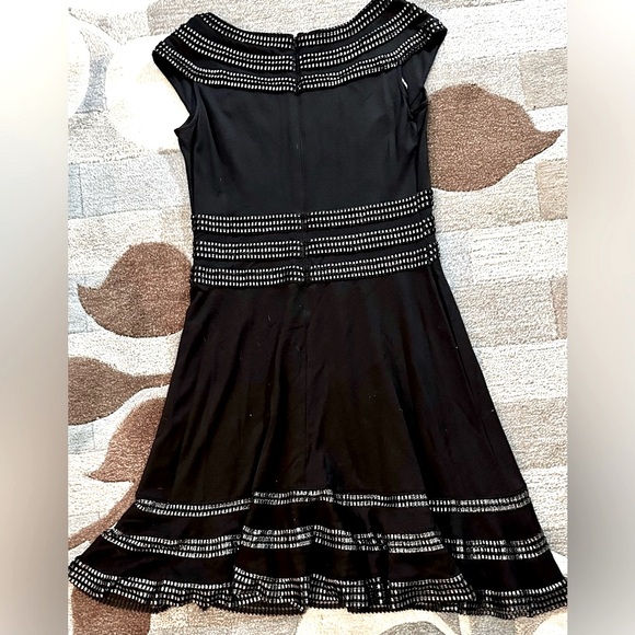 Tadashi Shoji Sleeveless Plunging V-neck A-line Dress w Silver Foil Detail - Picture 3 of 5